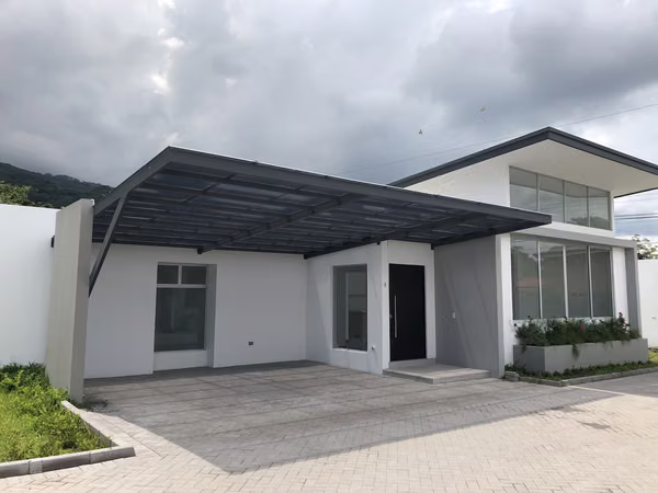 ONE FLOOR HOUSE FOR RENT IN CONDOMINIUM - SANTA ANA