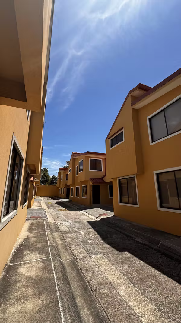 ALQUILER DE CASA EN LA URUCA EN CONDOMINIO