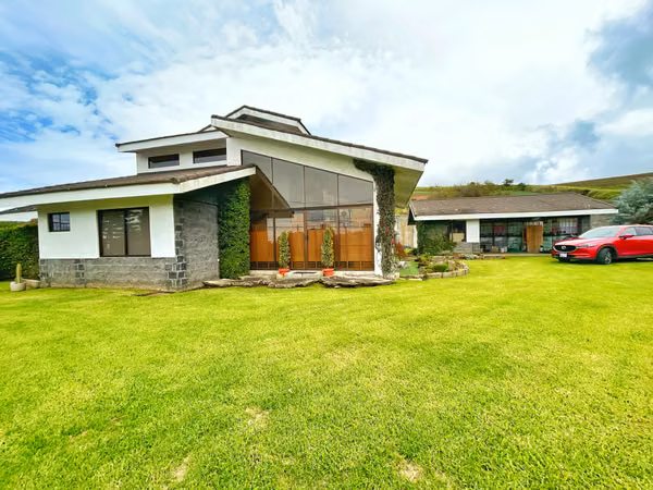 HOUSE IN SALE (1268 M2) in Llano Grande Cartago! P510
