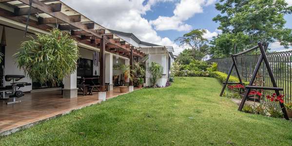 Home 3BR in La Unión Cartago - Lakota Gated Community - Garden View