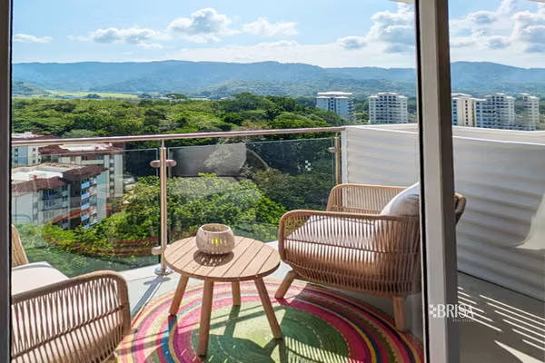 Apartamento 2 habitaciones en Jacó Live, piso alto con vista a la montaña