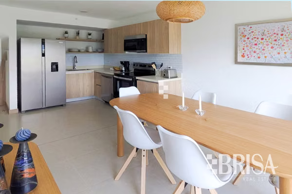 Apartamento 2 habitaciones en Jacó Live, piso alto con vista a la montaña