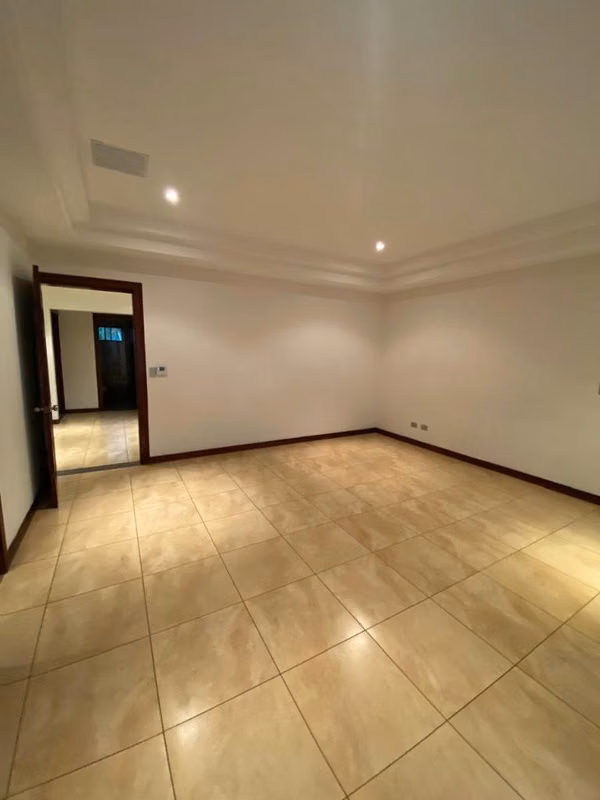 Santa Ana Hermosa Casa en Condo Con excelentes acabados y mantenimiento
