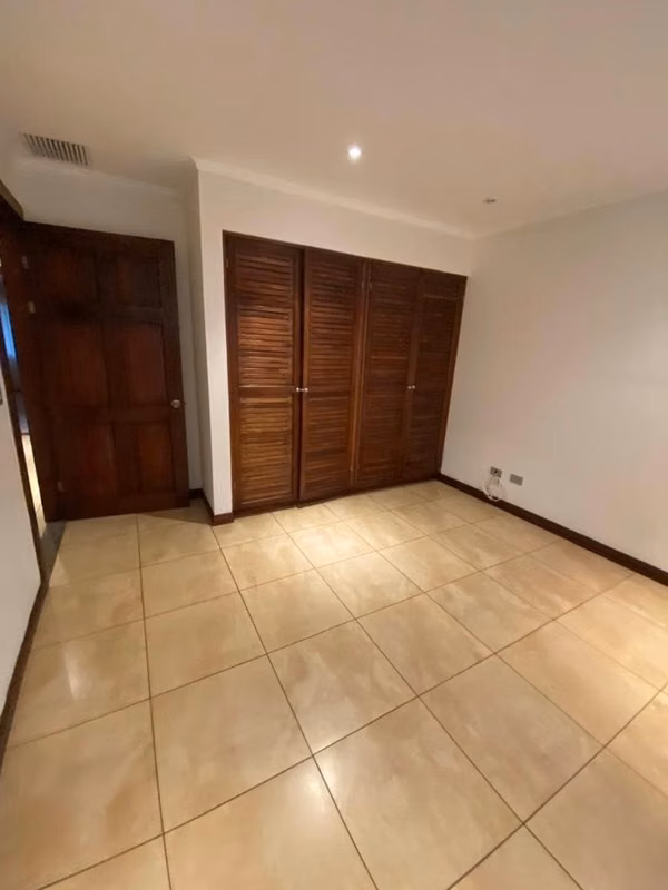 Santa Ana Hermosa Casa en Condo Con excelentes acabados y mantenimiento