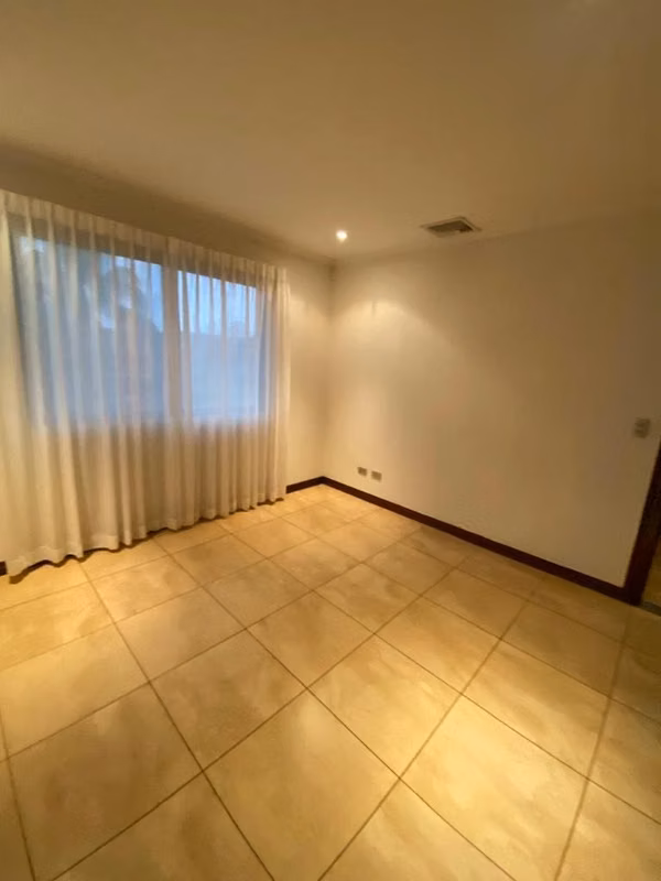 Santa Ana Hermosa Casa en Condo Con excelentes acabados y mantenimiento