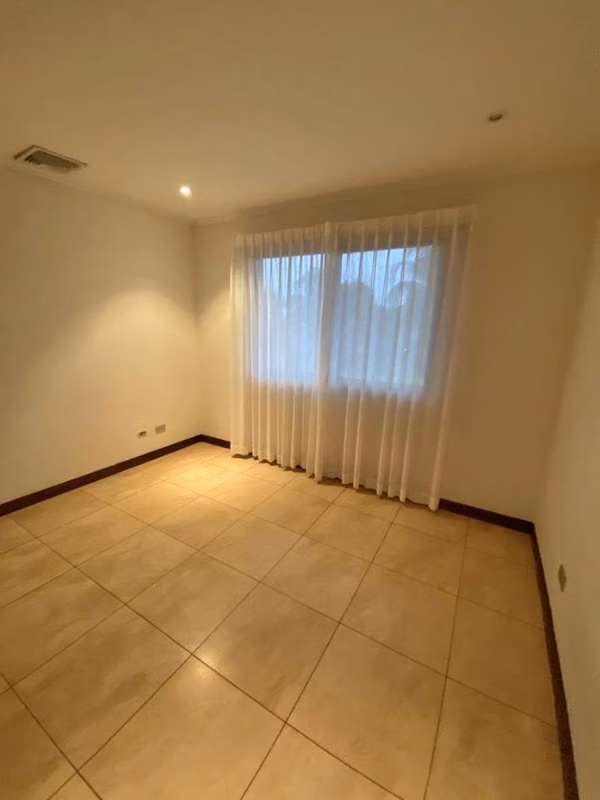 Santa Ana Hermosa Casa en Condo Con excelentes acabados y mantenimiento