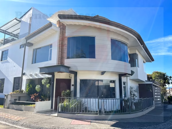 Beautiful and Spacious House in Condominium in Santo Domingo de Heredia!!!