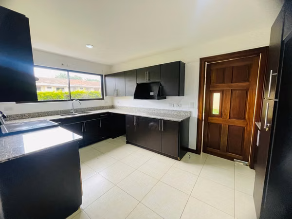 HOUSE FOR SALE IN ALMERÍA COMMUNITY 
