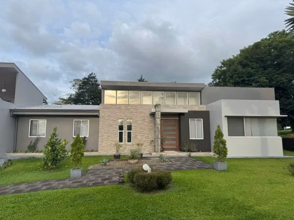 Venta de casa independiente en san carlos la Marina