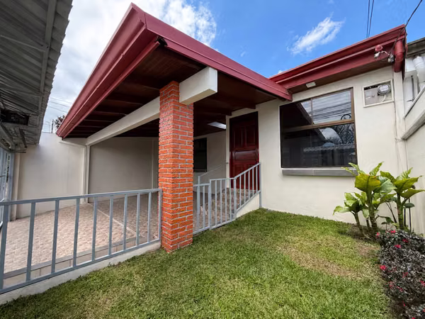 Hermosa Propiedad de Una Planta en Residencial en Mata de Plátano de Goicoechea