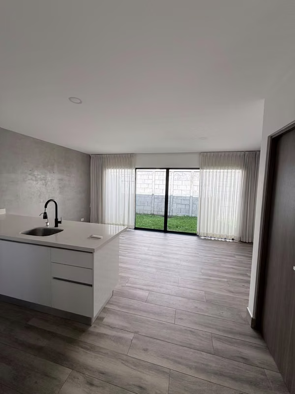 Casa con LINEA BLANCA en condominio Bali Wellness en Guachipelín