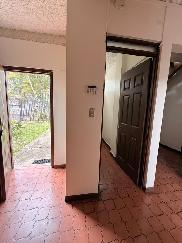 Se Alquila Oficinas/acomercio  Zapote cerca de La U Veritas