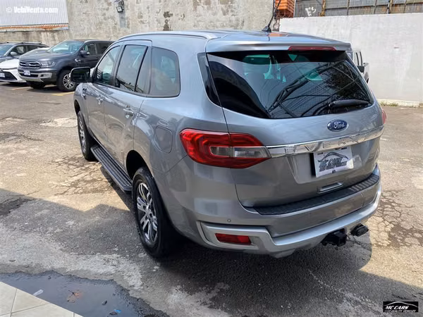 FORD EVEREST 2022 AUTOMÁTICA DIESEL PLATEADO