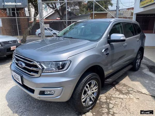 FORD EVEREST 2022 AUTOMÁTICA DIESEL PLATEADO