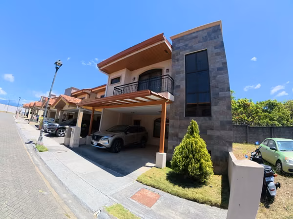 Se vende casa en Heredia. Santo Tomas de Santo Domingo