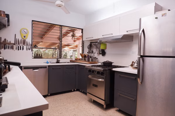 Casa Independiente de 4 Habitaciones en Los Laureles