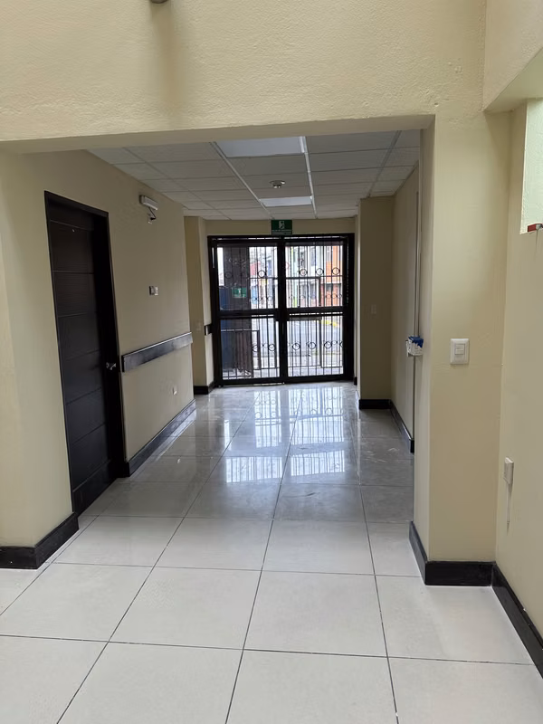 Se vende  edificio para Oficina o comercio en perfectas condiciones en San José