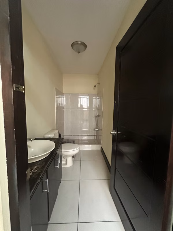 Se vende  edificio para Oficina o comercio en perfectas condiciones en San José