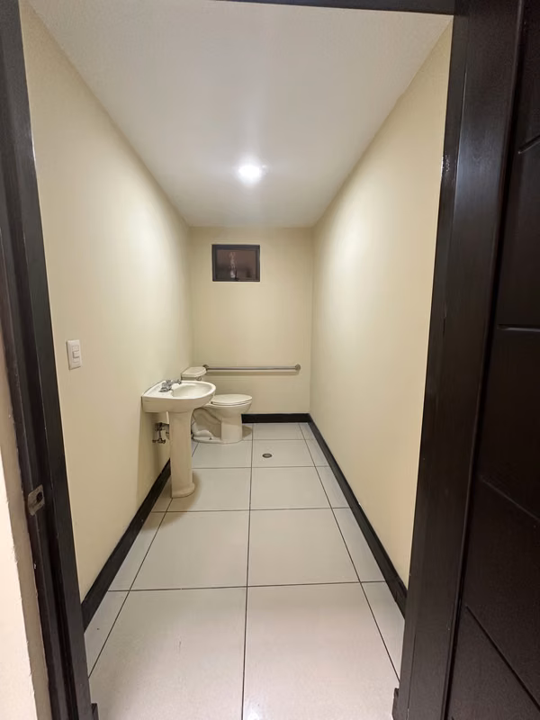 Se vende  edificio para Oficina o comercio en perfectas condiciones en San José