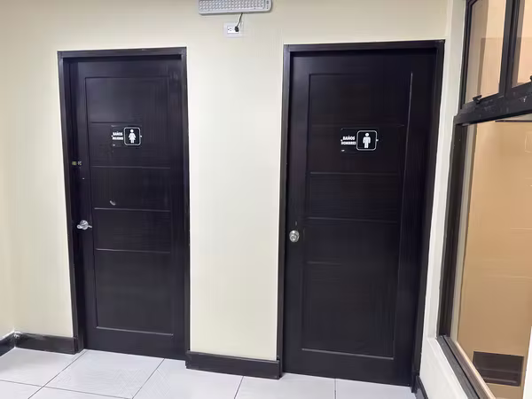 Se vende  edificio para Oficina o comercio en perfectas condiciones en San José