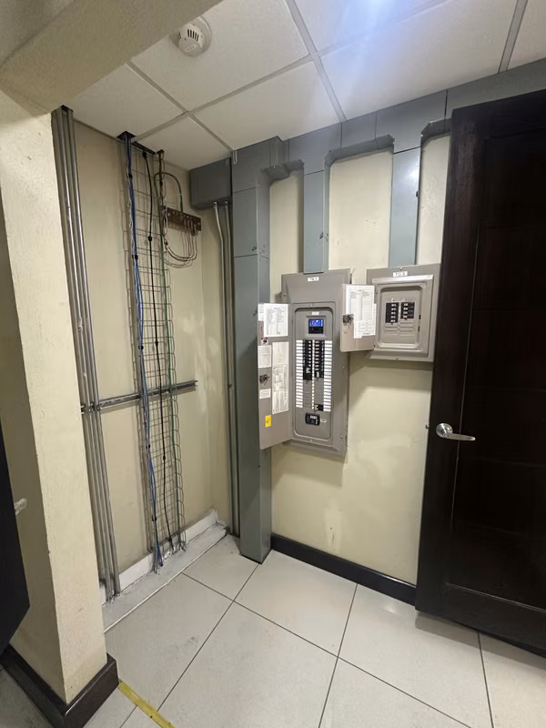 Se vende  edificio para Oficina o comercio en perfectas condiciones en San José