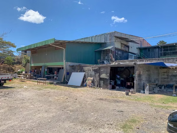 Venta de propiedad excelente ubicación en San Rafael Arriba