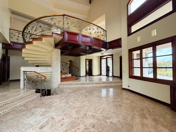 SE VENDE CASA DE LUJO EN SAN ISIDRO DE HEREDIA