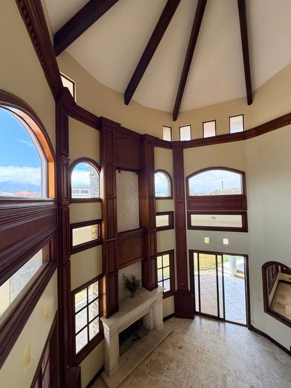 SE VENDE CASA DE LUJO EN SAN ISIDRO DE HEREDIA
