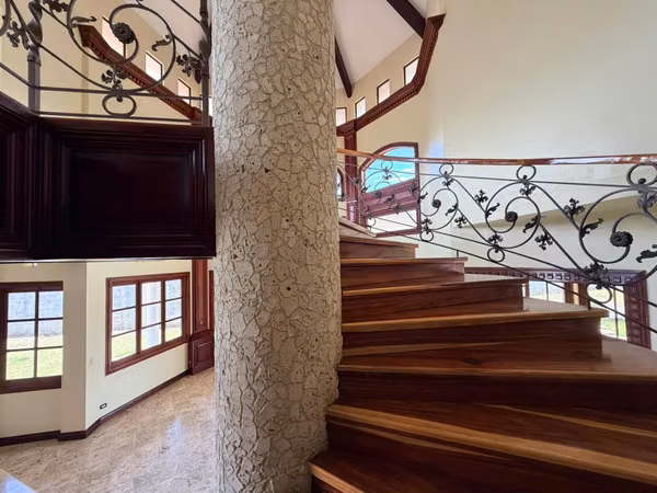 SE VENDE CASA DE LUJO EN SAN ISIDRO DE HEREDIA