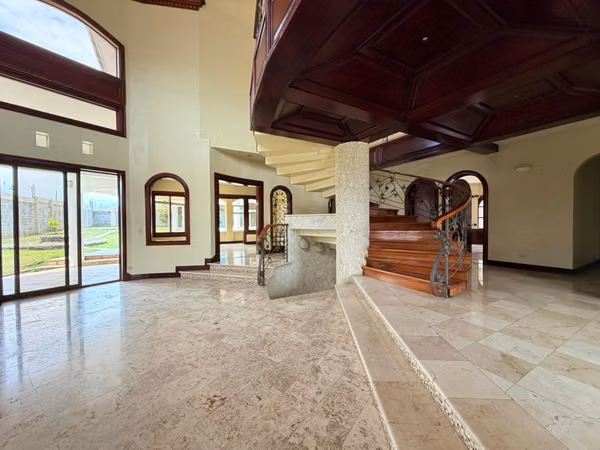 SE VENDE CASA DE LUJO EN SAN ISIDRO DE HEREDIA