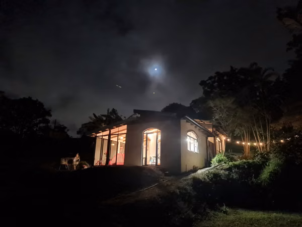 Quinta con vistas al valle y montaña, casa pequeña,arroyo,naciente