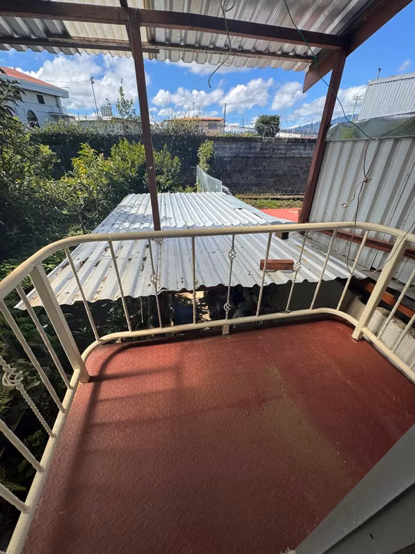 Venta de Casa + 3 Apartamentos en Cinco Esquinas de Tibás | Oportunidad de Inversión