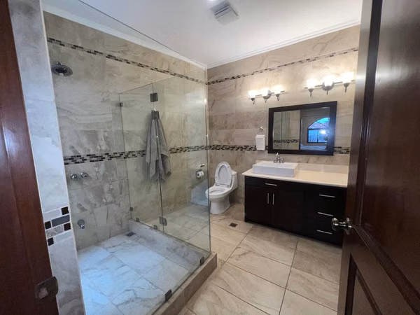 Alquiler Townhouse amueblado Cariari golf.