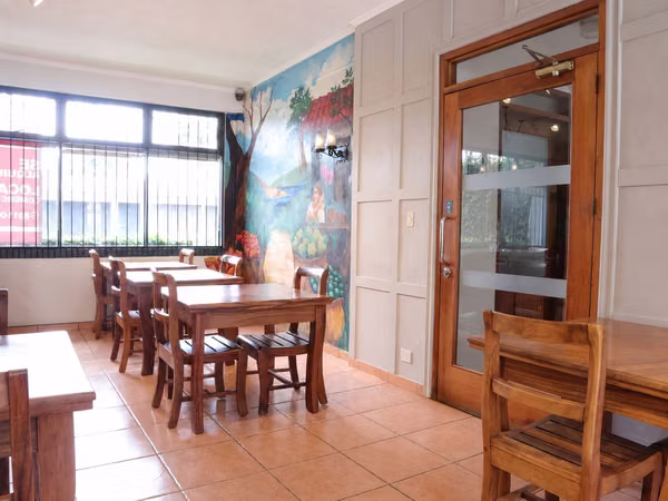 ALQUILER DE LOCAL PARA CAFETERIA EN LA SABANA