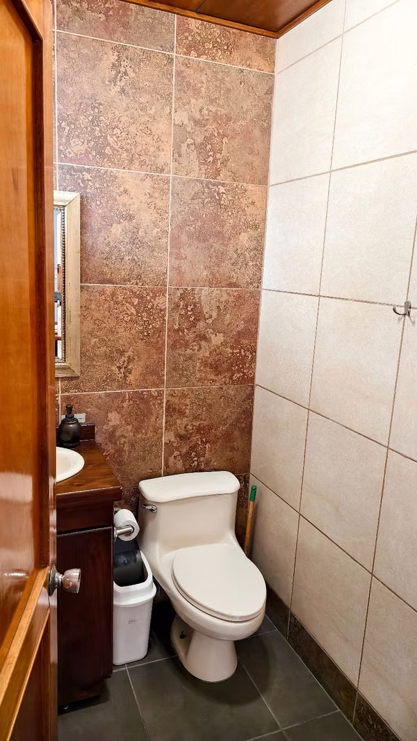 SE ALQUILA ESPACIO DE OFICINA/SERVICIOS EN LA SABANA
