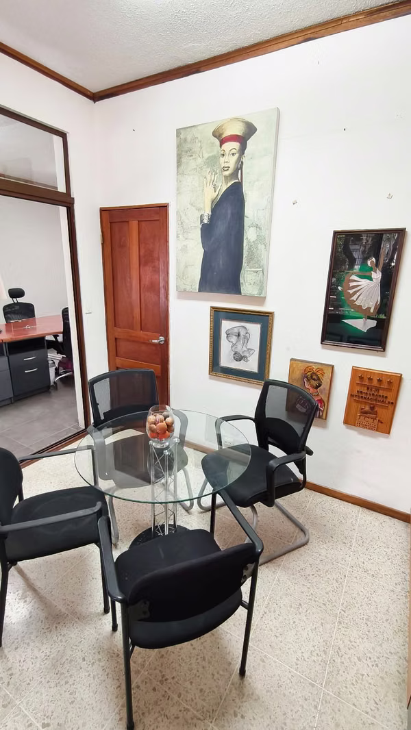 SE ALQUILA ESPACIO DE OFICINA/SERVICIOS EN LA SABANA