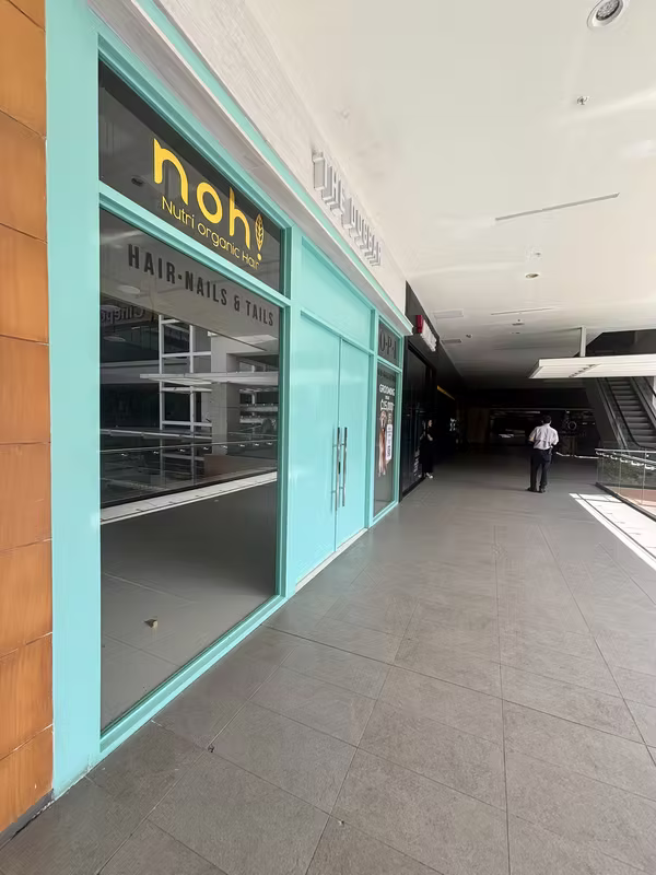 Local comercial Lindora parqueo seguridad 125m2