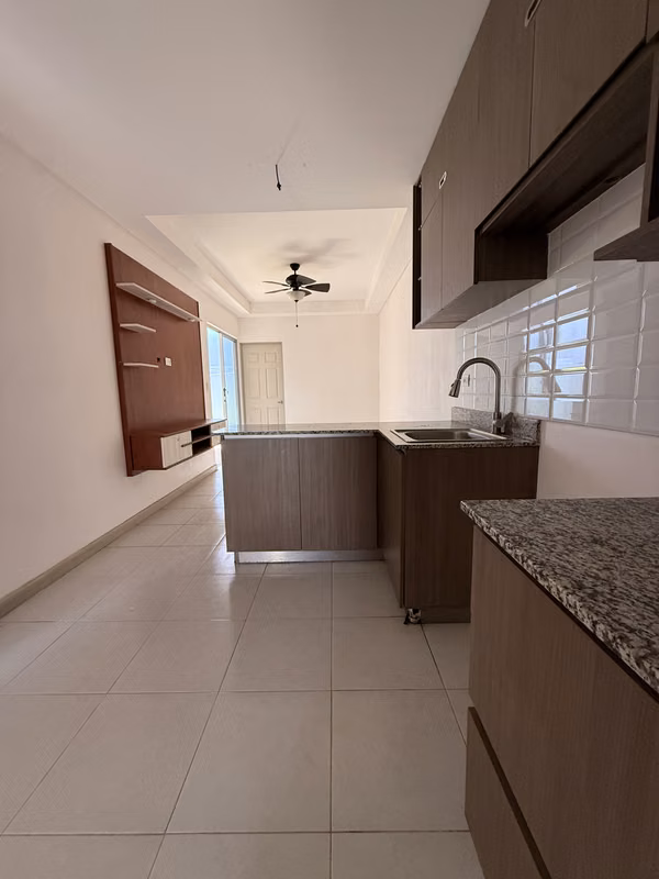 Venta Moderna Casa con Patio en Ciruelas Alajuela Condominio Akari