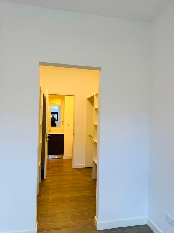 SE ALQUILA NUEVE 84 CONDOMINIO
