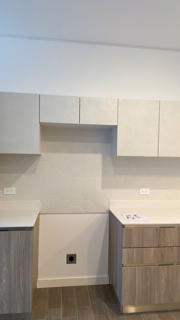 SE ALQUILA NUEVE 84 CONDOMINIO