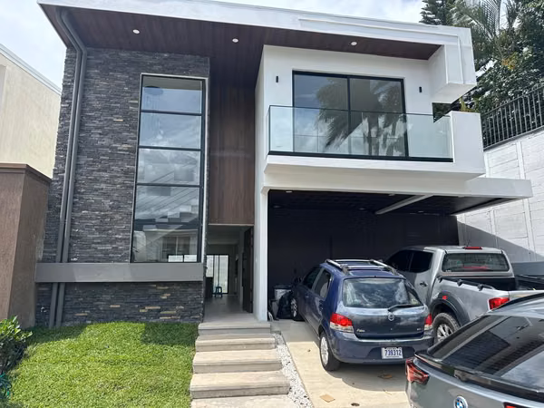 Large house for sale in Residencial Pradres del Sol Santa Ana