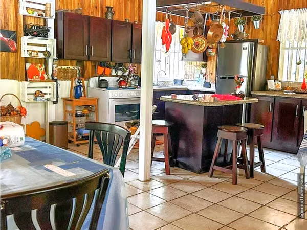 VENTA Quinta de Ensueño en San Pablo de Turrubares con Piscina, Cabaña y 1 Hectárea de Naturaleza