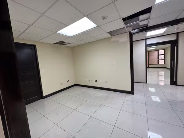 Se alquila Edificio de Oficinas  de 730mts en SanJosé, Cantón Central ( 3 pisos con ascensor )