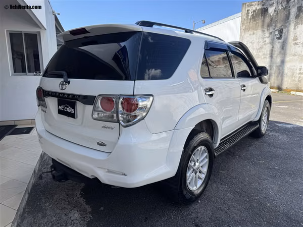 TOYOTA FORTUNER 2015 AUTOMÁTICA DIESEL BLANCO