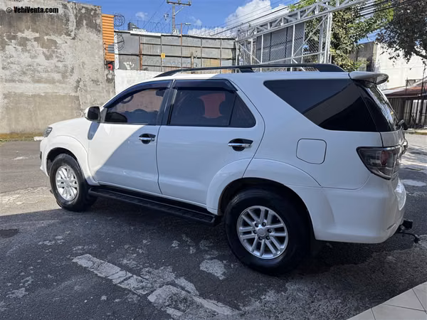 TOYOTA FORTUNER 2015 AUTOMÁTICA DIESEL BLANCO