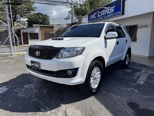 TOYOTA FORTUNER 2015 AUTOMÁTICA DIESEL BLANCO