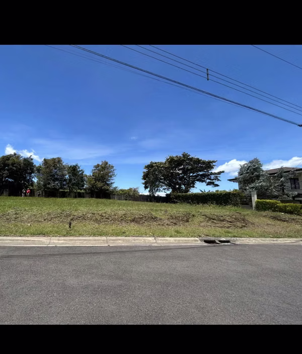 Se vende lote en Condominio el Retiro Fraijanes, Alajuela