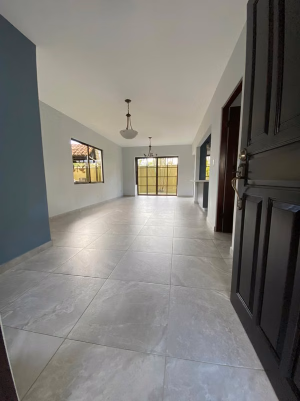 Casa 100% Remodela en Condominio Lomas de Granadilla, Curridabat