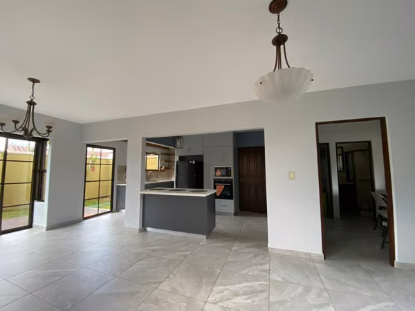Casa 100% Remodela en Condominio Lomas de Granadilla, Curridabat
