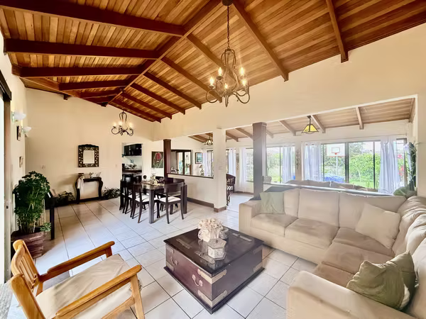 Cartago, Casa una Planta | Uso Mixto | Amplio Parqueo Gran Visibilidad Comercial